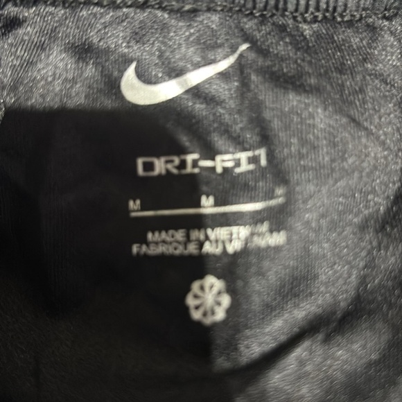Nike Dri-Fit Running shorts,panty lined,elastic drawstring waist,mesh side panel - Picture 6 of 9